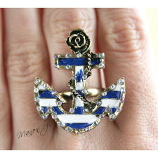 Prsten s modrob&iacute;lou kotvou, růžičkou a kam&iacute;nky